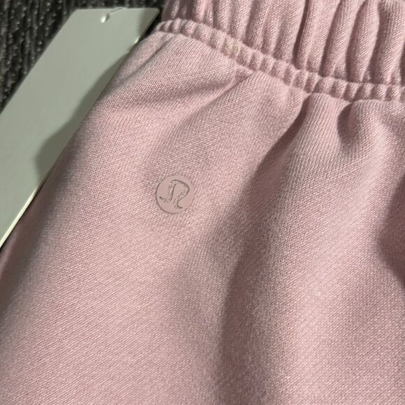 Lululemon scuba oversized mid-rise short 7” *graphic - Picture 6 of 9